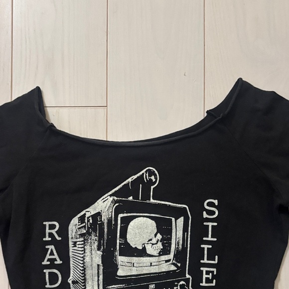 🖤BRANDY MELVILLE🖤 Black Graphic Long Sleeve Top - Picture 3 of 4